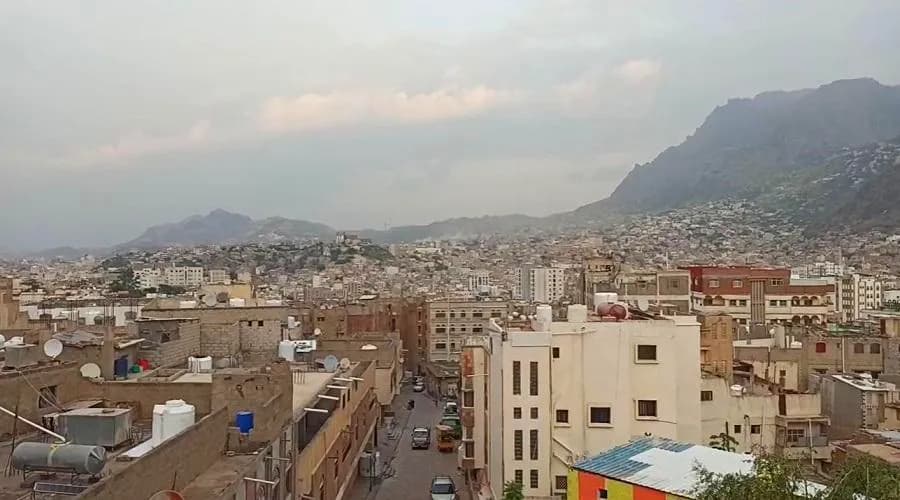 استشهاد وإصابة 12 شخصا بينهم أطفال في قصف حوثي على تعز