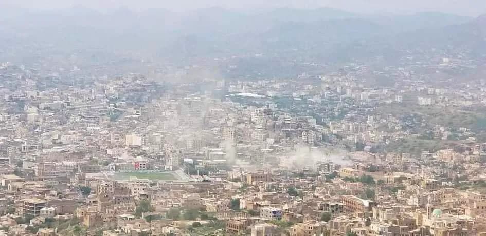 مليشيا الحوثي تواصل قصف منازل المدنيين في تعز