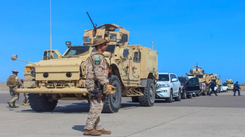 اللجنة العسكرية السعودية المشرفة على تنفيذ الشق العسكري تغادر باتجاه العاصمة عدن