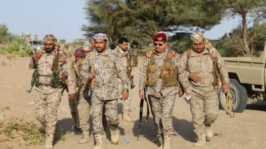 وزير الدفاع يصل مأرب والجيش يعلن مصرع العشرات من الحوثيين