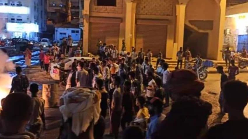 عدن.. اشتباكات مسلحة بين قوات مدعومة إماراتيا ومتظاهرين غاضبين