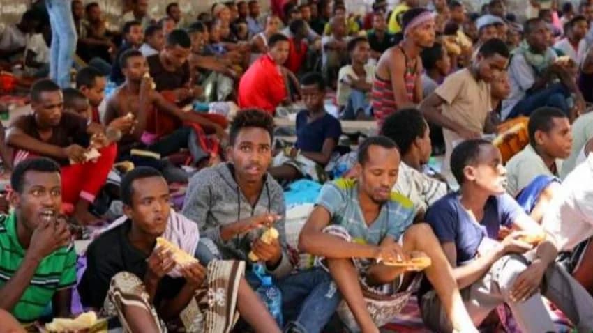 الحكومة تدين إحراق مركز إيواء مهاجرين أفارقة في صنعاء