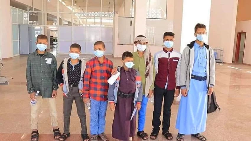 سلطات مأرب تفرج عن 14 طفلا تم أسرهم في جبهات القتال
