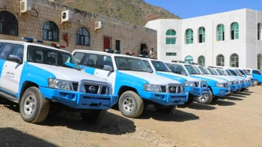 الإمارات تمد مليشيا الانتقالي في جزيرة سقطرى بعربات عسكرية
