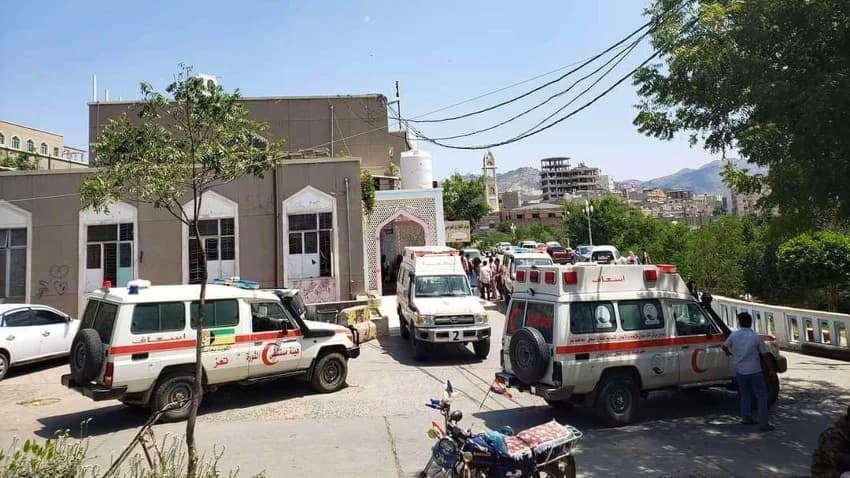 مستشفى 'الثورة' في تعز يغلق أبوابه بسبب نفاد مادة الديزل