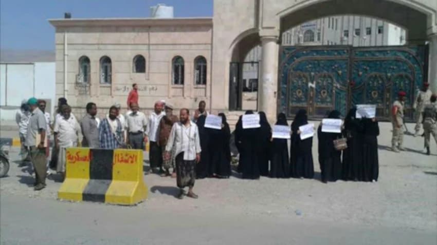 حضرموت.. الإفراج عن معتقل سياسي من سجون الإمارات ووقفة احتجاجية في 'حصن عوض'