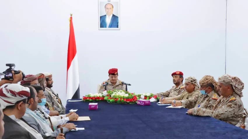 اجتماع في مأرب يضم وزارة الدفاع ومحافظي المحافظات لاسناد الجيش والمقاومة