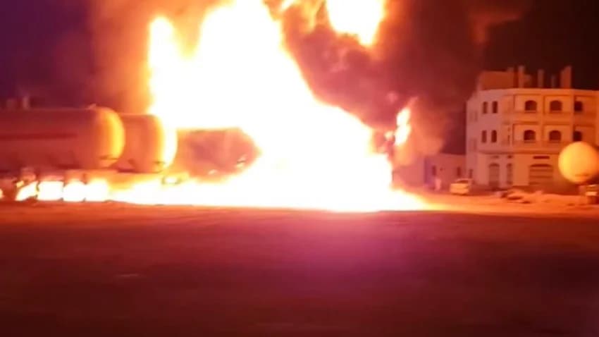 مأرب: حريق في موقف لمقطورات الغاز إثر اشتباكات بين الجيش وعناصر تخريبية