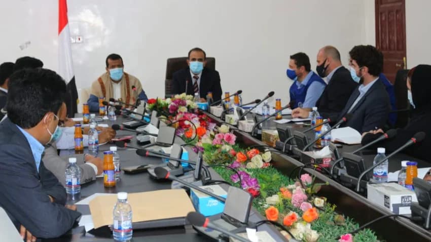 الحكومة توجه بسرعة تشكيل فرق صحية لتحصين المسافرين عبر منفذ الوديعة