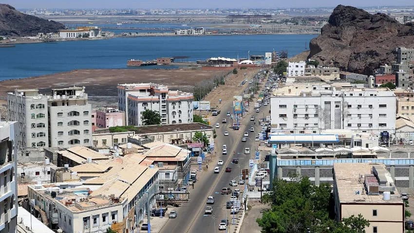 وفاة شاب في ظروف غامضة داخل سجن بعدن والإفراج عن مسؤول في وزارة الإعلام