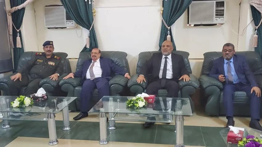 هيئة رئاسة مجلس النواب تصل سيئون استعدادا لعقد جلسات نيابية