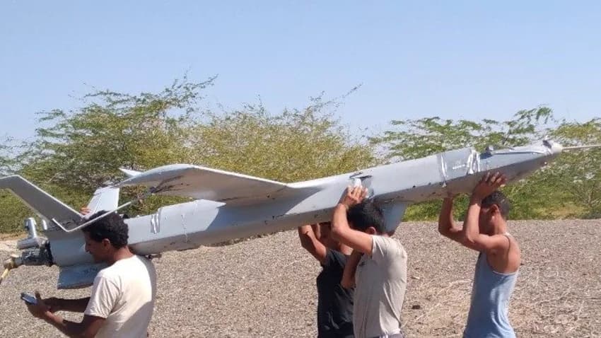 الجيش يسقط 3 مسيرات حوثية محملة بالمتفجرات في البيضاء والحديدة