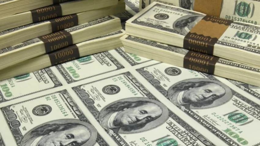انهيار العملة.. تخصيص 555 مليون دولار لتعزيز احتياطات اليمن