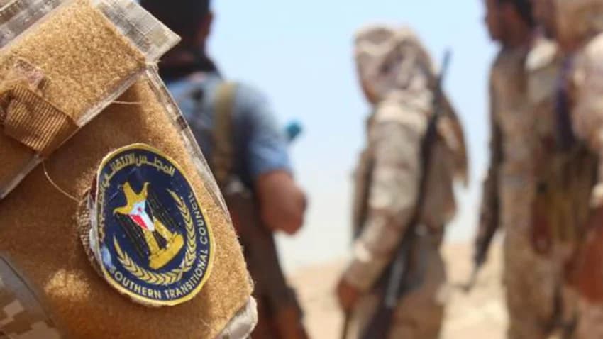 الحكومة ترفض أي خطوات أحادية يتخذها الانتقالي المدعوم من الإمارات