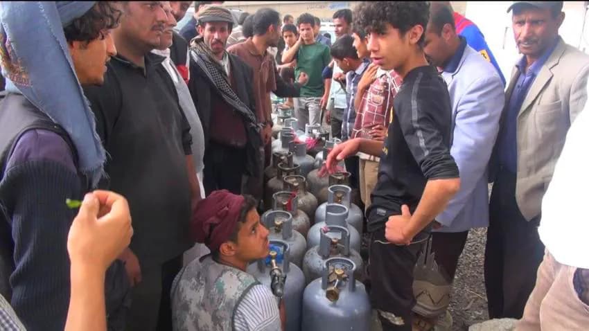 أزمة خانقة في تعز.. شركة الغاز تعلن عن آلية جديدة للتوزيع