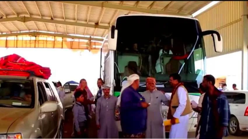 مصادر لقناة بلقيس: مئات المسافرين يتكدسون في منفذ الوديعة بسبب تأخر الإجراءات