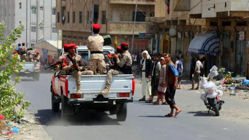 تعز.. ضبط مسلحين أطلقوا النار على أفراد الحملة الأمنية
