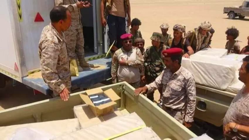 في طريقها إلى المليشيا.. أمن الجوف يضبط شاحنة محملة 20 ألف جواز سفر