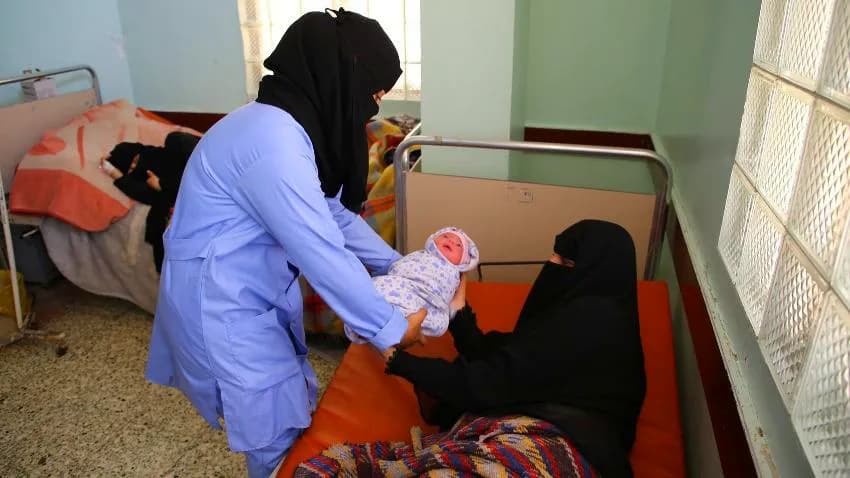 نقص التمويل يهدد مليون ونصف امرأة يمنية وانهيار جديد للعملة الوطنية