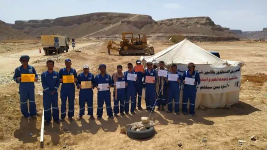 عمال شركات الباطن لدى بترومسيلة يواصلون إضرابهم عن العمل