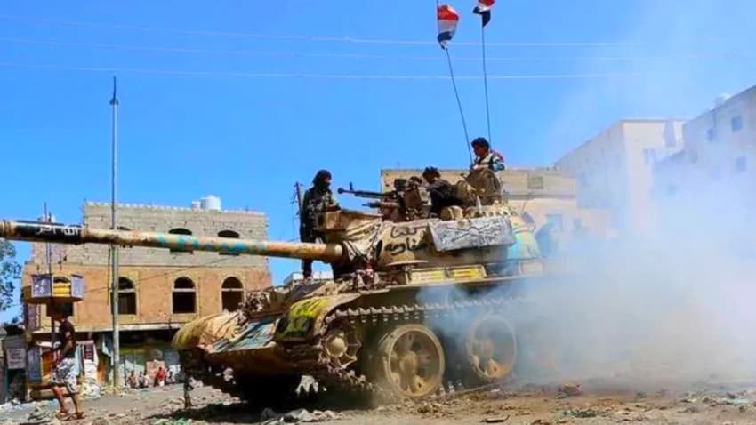 تعز: تجدد المواجهات في عدد من الجبهات ووفاة طفل بقذيفة حوثية
