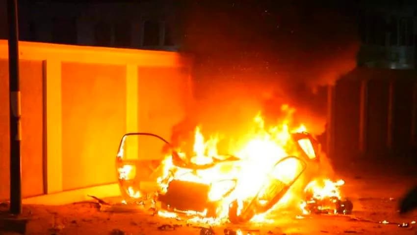 الداخلية تنعي مقتل 3 من ضباطها إثر انفجار عبوه ناسفة زرعت في سيارتهم في سيئون (فيديو)