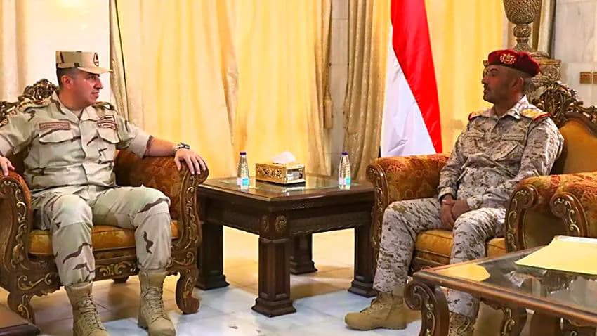 الحكومة تطالب بريطانيا بدعم الجيش الوطني ماديا ومعنويا لحماية البلاد