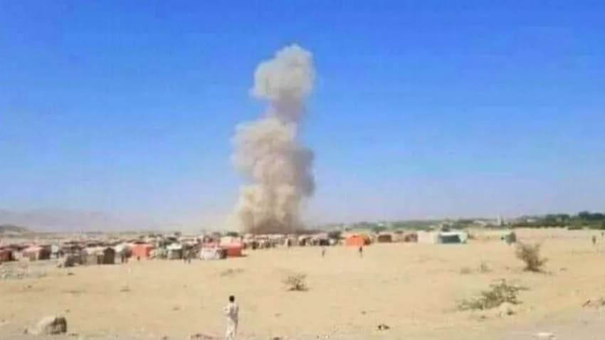 مليشيا الحوثي تستهدف مخيما للنازحين في مأرب