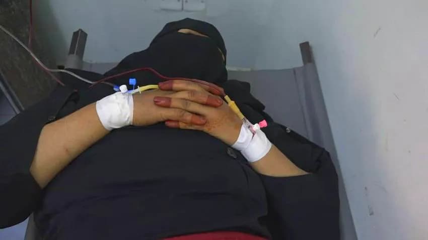 تقرير صادم عن الانتهاكات.. إصابة امرأة برصاص قناص تابع لمليشيا الحوثي في تعز