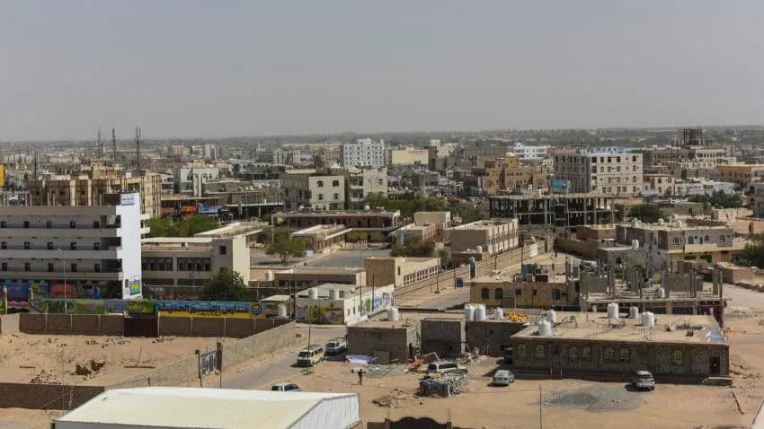 فزع كبير بين طلاب المدارس في مأرب بعد سقوط صاروخين باليستيين للحوثيين