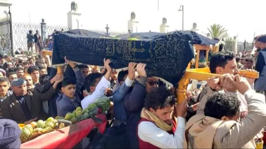 تشييع جثمان السنباني في صنعاء بعد 3 أشهر على مقتله في نقطة تابعة للانتقالي