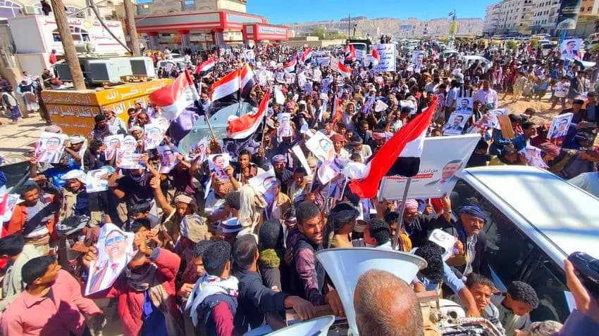 مظاهرات في شبوة تندد بإقالة محتملة للمحافظ والجيش يشتبك مع قبليين في 'عرماء'