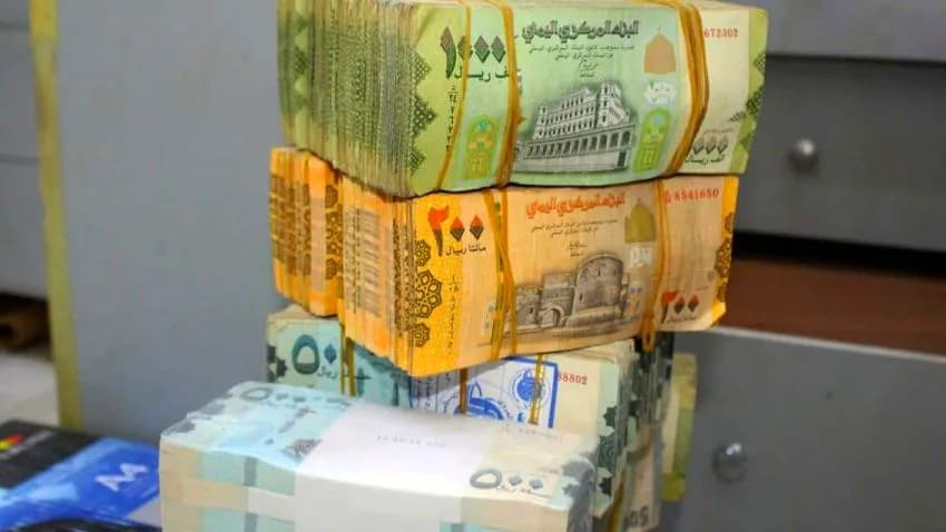 وعود بانفراجة.. تراجع جديد للعملة الوطنية مقابل العملات الأجنبية