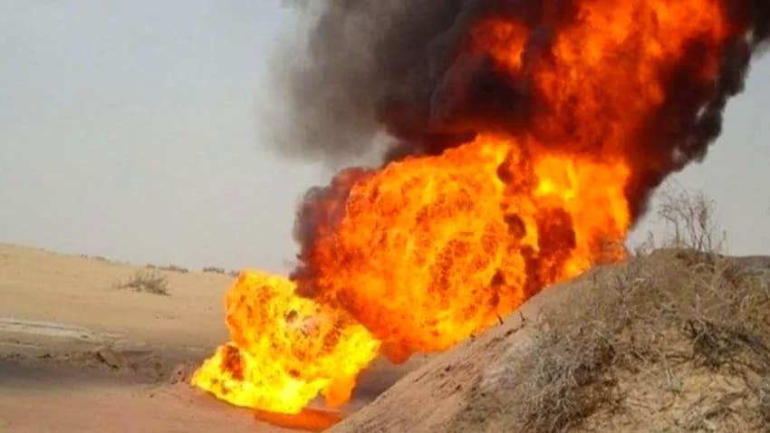 مسلحون يفجرون أنبوب نقل النفط الخام شرق شبوة