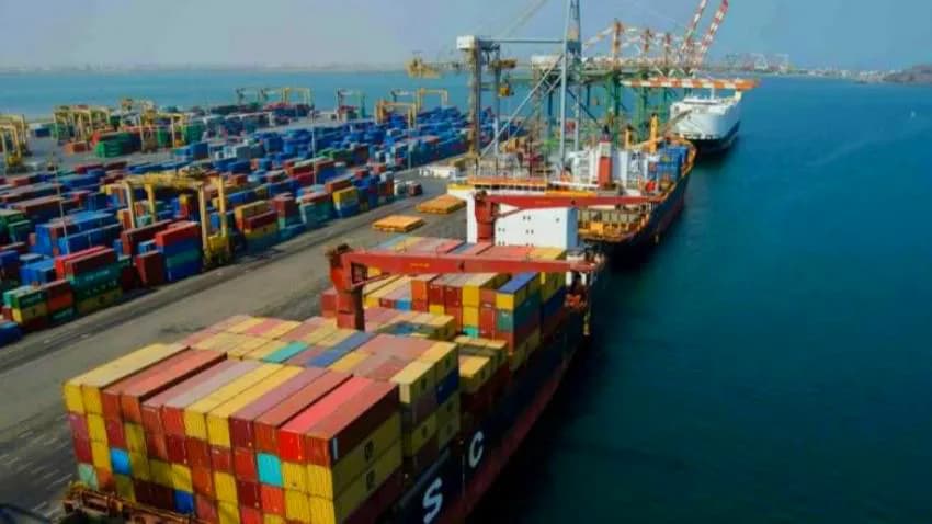 سفير هولندا لدى اليمن يؤكد اهتمام بلاده بنشاط ميناء عدن