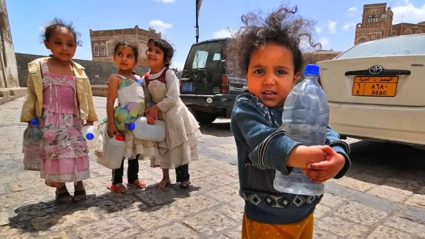 الحكومة تدعو إلى إنقاذ اقتصادها ومنظمة دولية تدعو المانحين لمواصلة التمويل