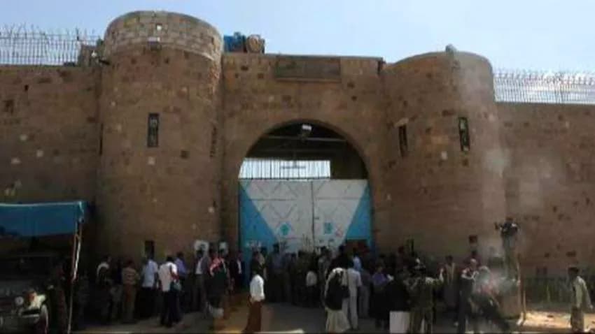 يعاني من عدة أمراض.. الرديني مختطف في سجون المليشيا بصنعاء