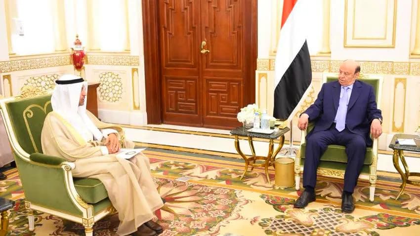 الرئيس هادي يلتقي أمين مجلس التعاون الخليجي.. وإيران تعلق حواراتها مع الرياض