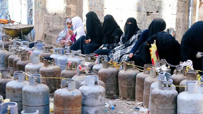 مليشيا الحوثي ترفع أسعار الغاز ثلاثة أضعاف خلال 60 يوما