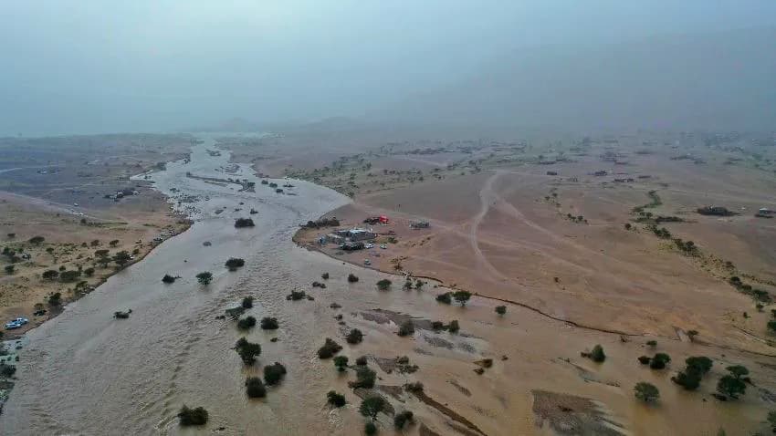 "الأرصاد" يوجّه المواطنين بالابتعاد عن مجاري السيول والأودية
