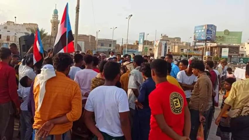 احتجاجات شعبية.. باصرة يطالب مجلس القيادة بمعالجة أزمة الكهرباء في حضرموت