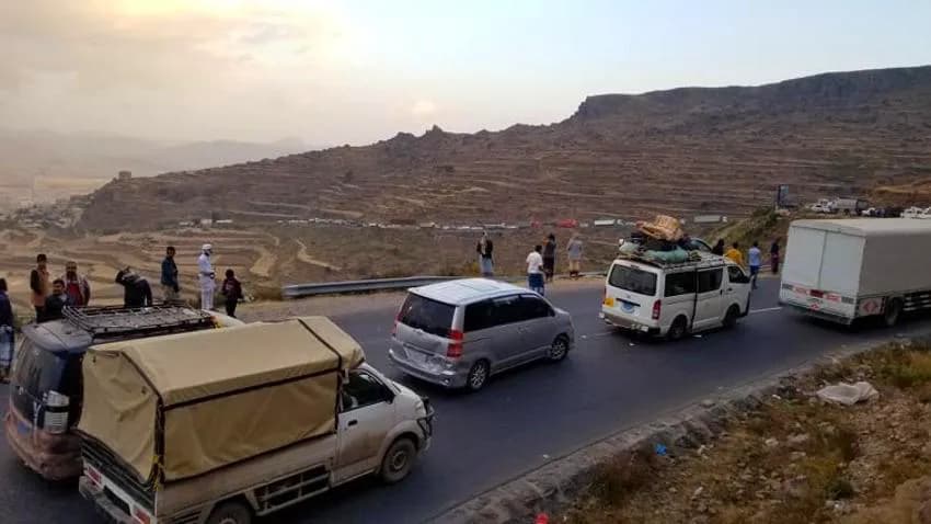 حوادث مرورية وتعثر أحد الخطوط في إب بسبب زحمة المسافرين