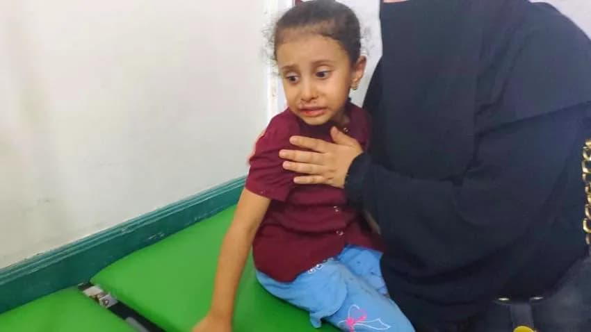 عشرة جرحى غالبيتهم أطفال بقصف مليشيا الحوثي حي الروضة في تعز