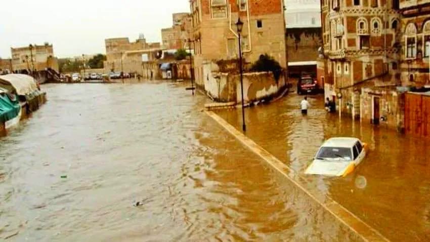 وفيات وانهيارات للمنازل نتيجة تدفق سيول الأمطار في صنعاء وذمار