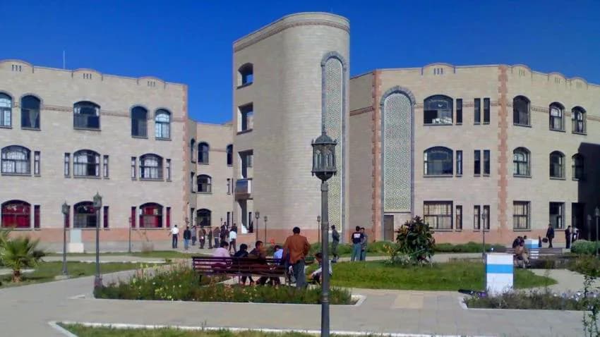 حاولت إغلاق كلية الآداب.. مليشيا الحوثي تقتحم جامعة ذمار