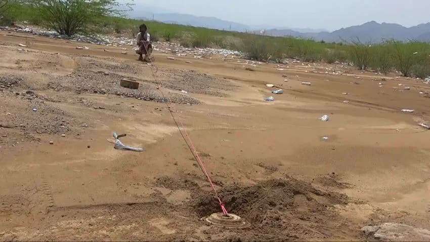 مقتل مدني بلغم للحوثيين في الحديدة وتحشيدات عسكرية رغم الهدنة