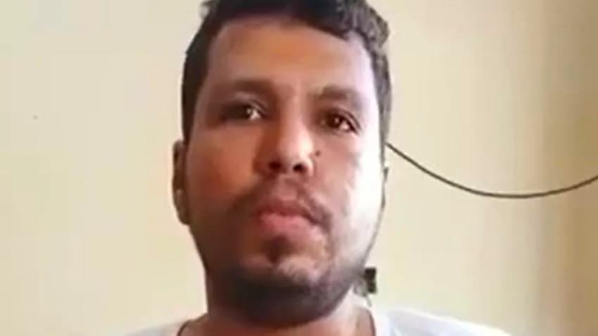 اعترافات تحت التعذيب.. تسجيل مصوّر للصحفي أحمد ماهر وهو بحالة سيّئة