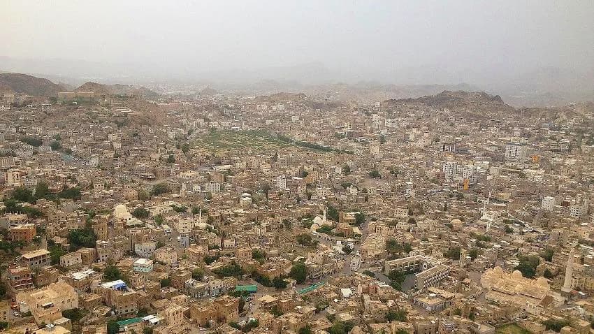 محاولات حوثية لقطع شريان تعز الوحيد وإصابة فتاة برصاص قناص