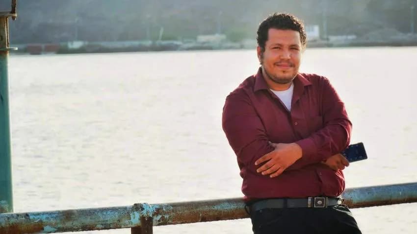 من داخل السجن.. الصحفي أحمد ماهر يوجّه رسالة جديدة للمجلس الرئاسي