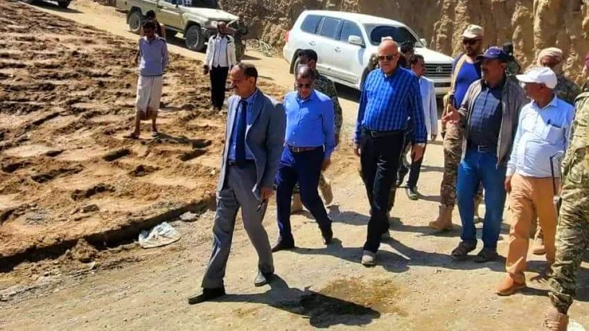 استعدادات للبدء في إصلاح وترميم طريق هيجة العبد في تعز